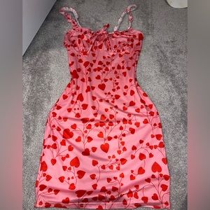 Ruched Bust Frill Trim Heart Print Bodycon Dress